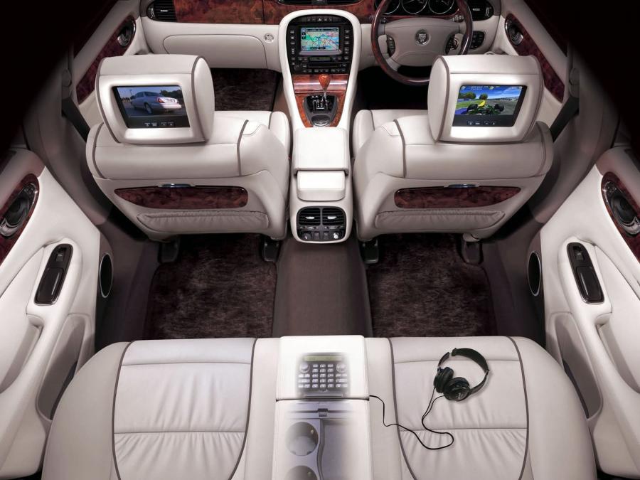  Jaguar XJ8 L 2005 года  (фото 25 из 63)